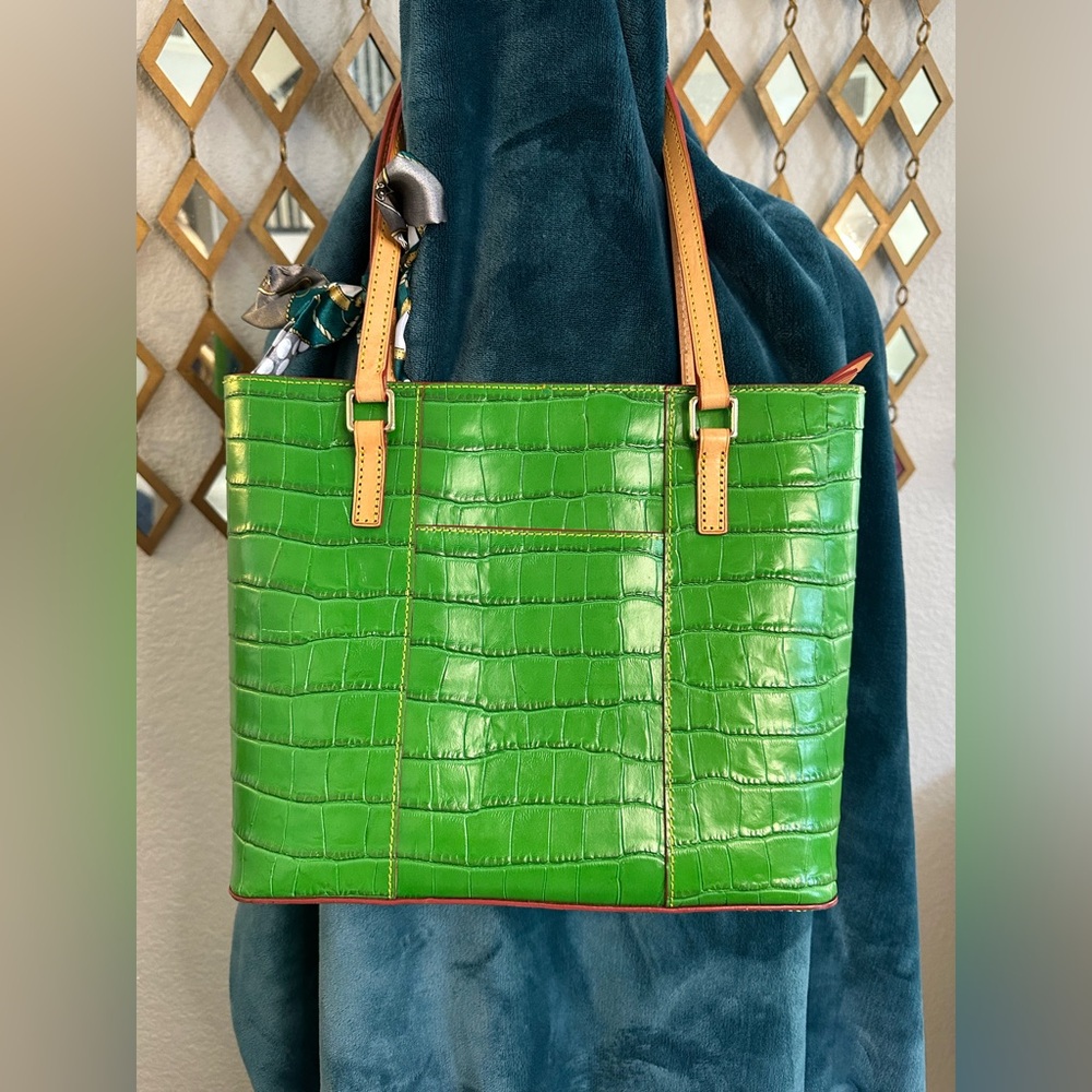 Rare Green Dooney & Bourke Croc-Embossed Leather Tote with Scarf - Picture 5 of 7